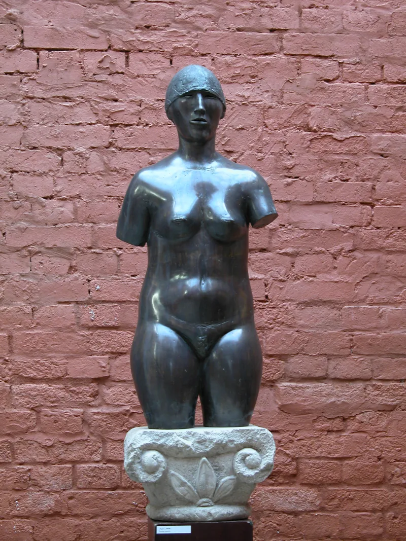 Torso
stone, bronze, 140x47x 40 cm
2004