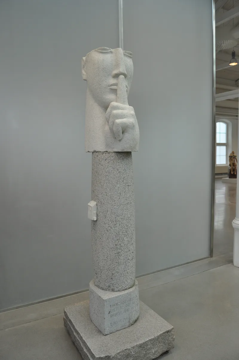 Silence
marble, granite
240x70x80 cm
2014