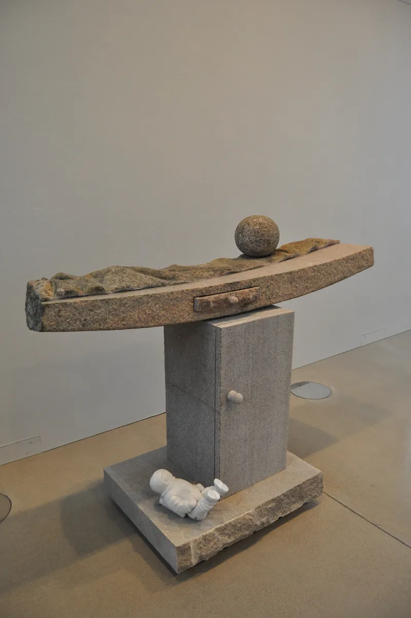 Surrealistic still life
granite, marble
110x130x60 cm
2015