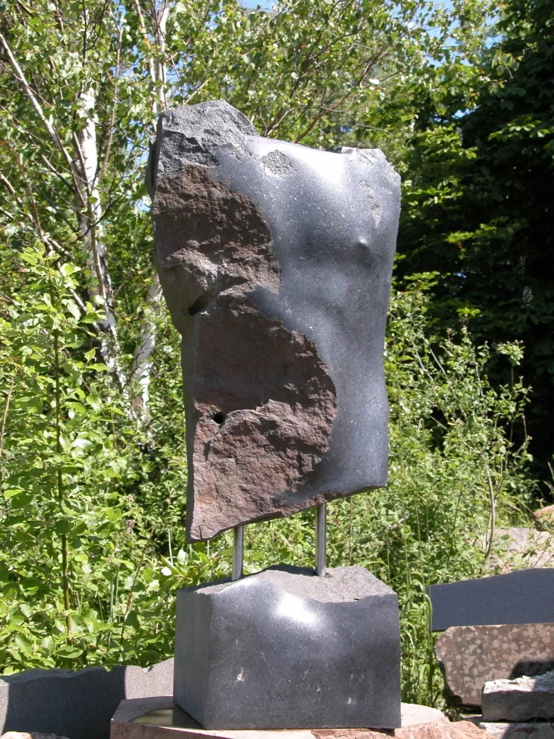 Black torso
granite, 120x50x35 cm
2003