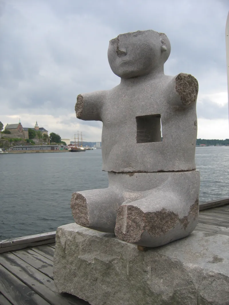 Autumn
granite, 170x330x60 cm
2003