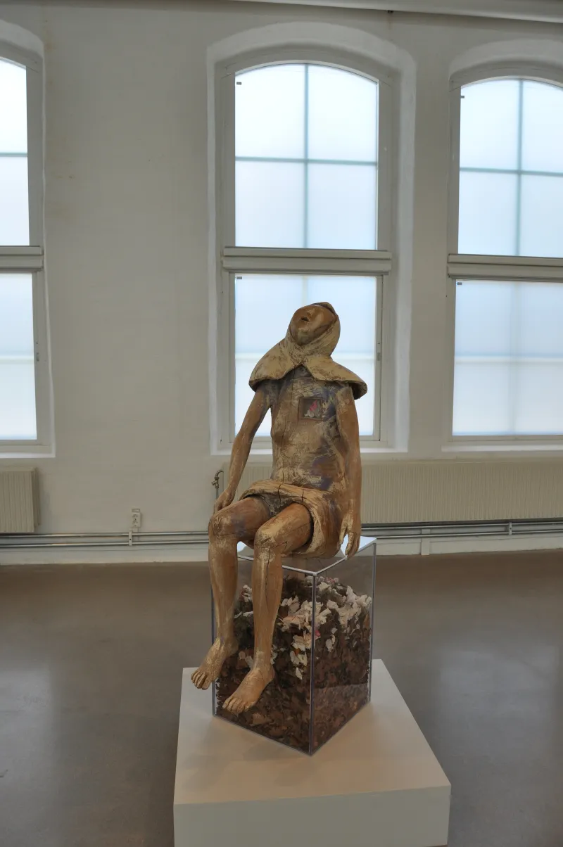 Memory
wood, plexi
140x60x60 cm
2015