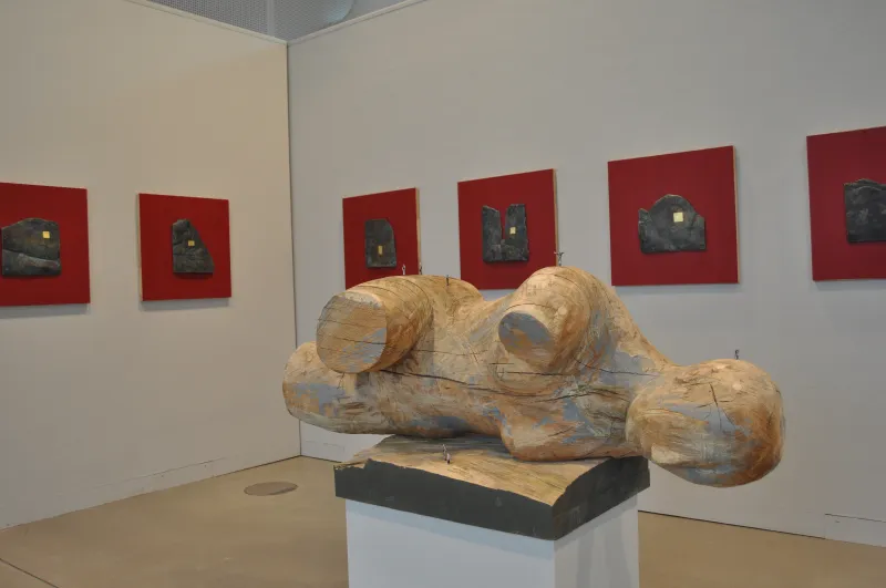 Earth and body
wood, bronze
2014