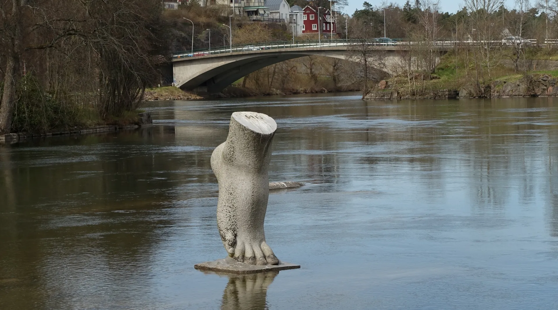 "Touch", granite, 250x110x70 cm. Älvrummet Trollhättan.
