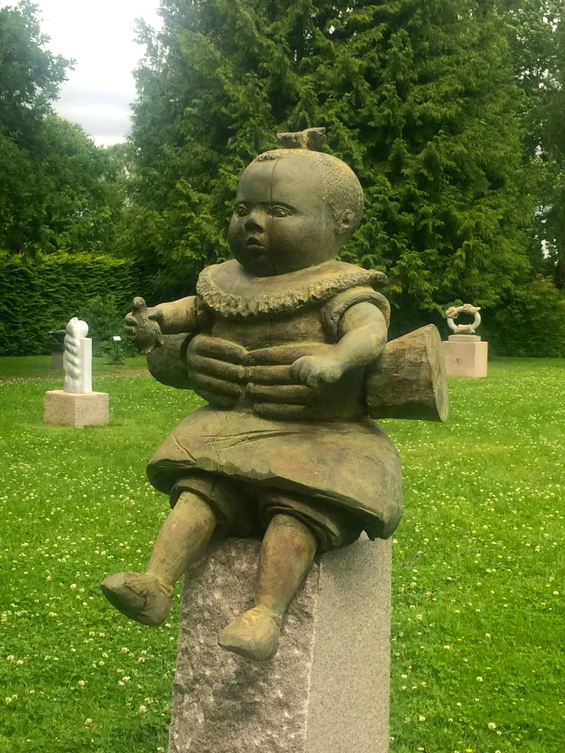 Infant
bronze, granite
150x60x60 cm
2015