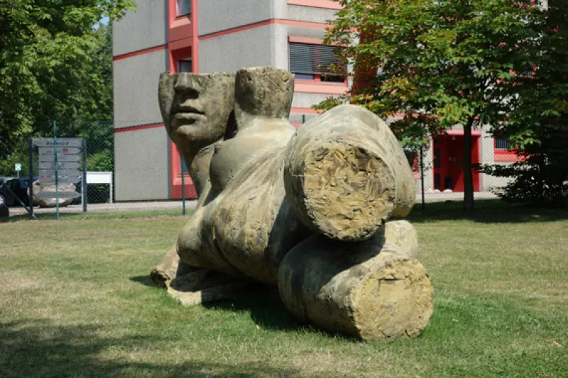 Female Torso
bronze
200x400x150cm
2014