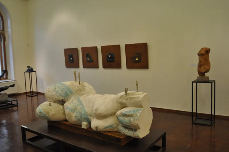 arth and Body
plaster, bronze
2013